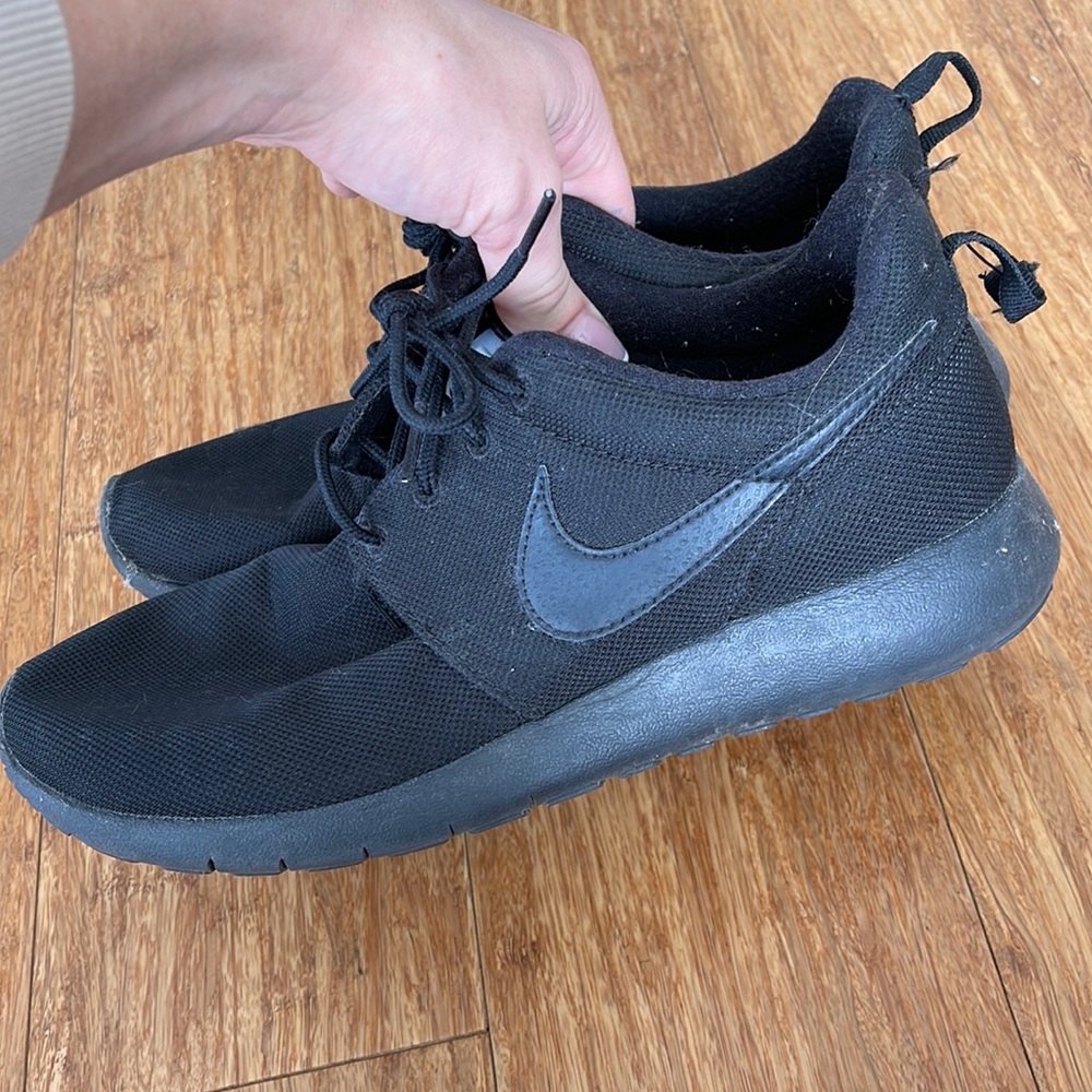 NIKE runners - like NEW